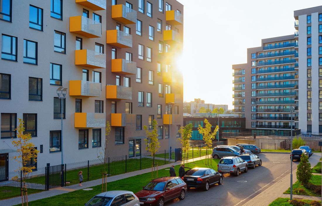 view of apartment complex